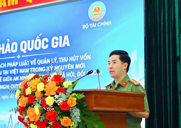 Đại tá, GS.TS Nguyễn Trường Thọ, Phó Giám đốc Học viện ANND điều hành thảo luận tại hội thảo.