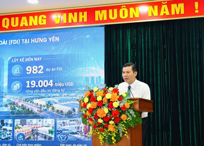 Các đại biểu trình bày tham luận, tham gia đóng góp ý kiến tại hội thảo.