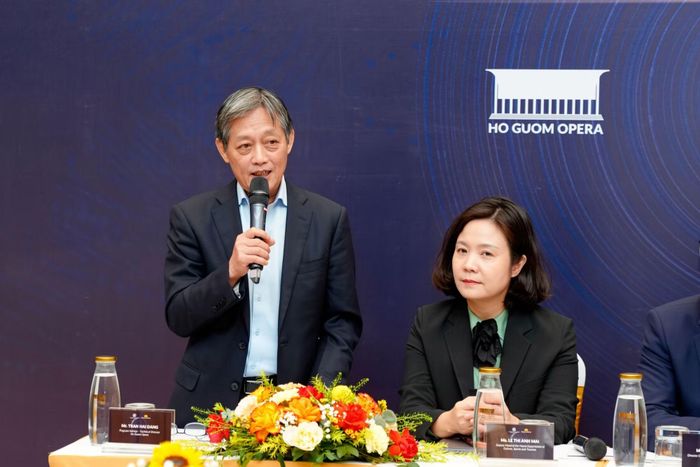 Ông Trần Hải Đăng, cố vấn nghệ thuật Nhà hát Hồ Gươm chia sẻ với báo chí về chương trình.