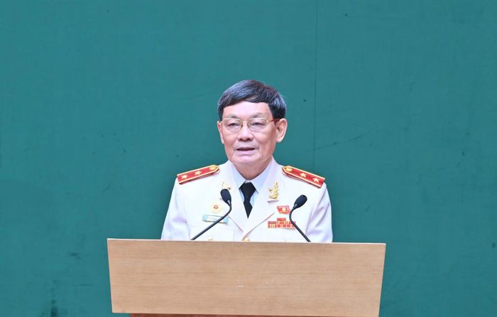 Trung tướng Trần Văn Nhuận, Phó Chủ tịch Hội Cựu CAND Việt Nam khóa I trình bày Báo cáo kiểm điểm của Ban Chấp hành nhiệm kỳ 2023-2026 và trình bày Báo cáo Đề án nhân sự Ban Chấp hành khóa mới.