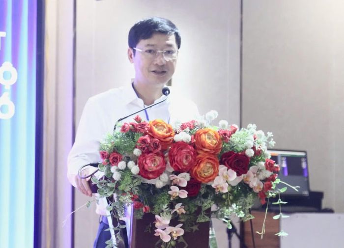 Đại tá Trần Ngọc Tuấn, Phó Giám đốc Công an tỉnh, Chủ nhiệm CLB Niềm tin số Nghệ An phát biểu tại hội nghị.