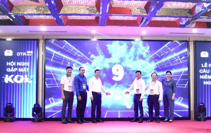 Ra mắt CLB Niềm tin số Nghệ An.