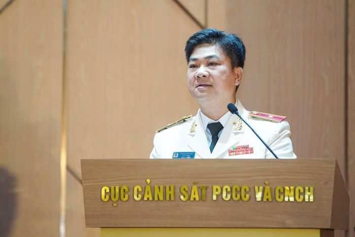 Thiếu tướng Dương Đức Hải, Cục trưởng Cục Cảnh sát PCCC và CNCH trình bày diễn văn kỷ niệm.