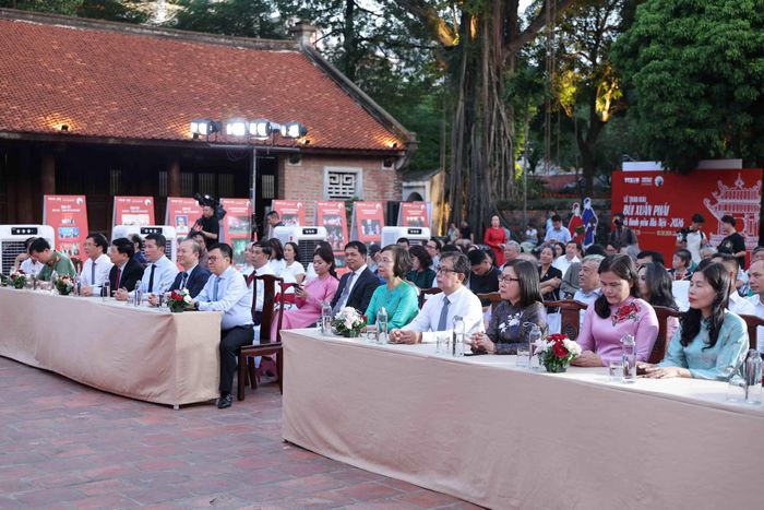 Đồng chí Lê Quốc Minh, Uỷ viên Trung ương Đảng, Tổng Biên tập Báo Nhân Dân, Phó Trưởng Ban Tuyên giáo Trung ương, Chủ tịch Hội Nhà báo Việt Nam cùng các đại biểu dự buổi lễ.
