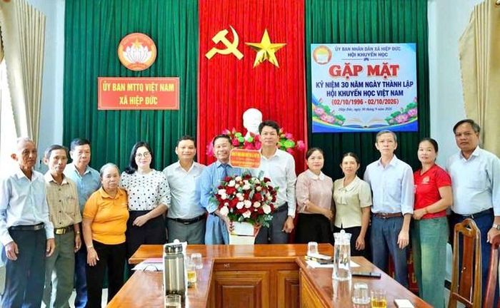 Cấp ủy, chính quyền, Mặt trận và các đoàn thể tại các xã, phường của thành phố Đà Nẵng cũng tổ chức nhiều hoạt động thiết thực thăm hỏi, chúc mừng Hội Khuyến học địa phương.