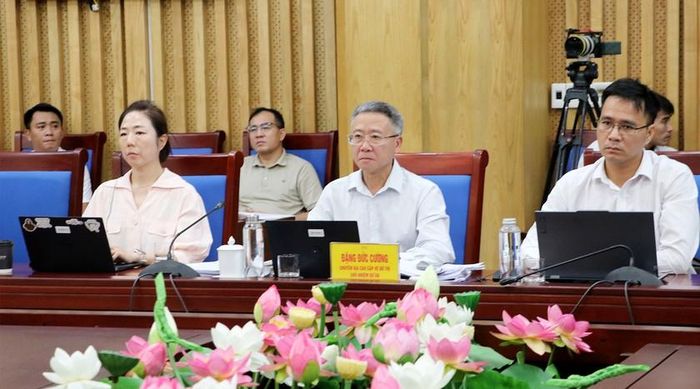 Các đại biểu tham dự buổi họp.