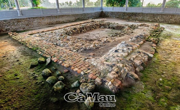 Dấu tích kiến trúc còn lại ở Gò Cây Thị gợi mở về nơi cư trú của cư dân Óc Eo xưa.