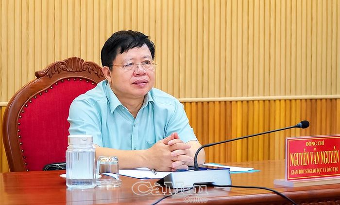 Đồng chí Nguyễn Văn Nguyên, Giám đốc Sở GD&ĐT tỉnh dự và chủ trì tại điểm cầu Cà Mau.