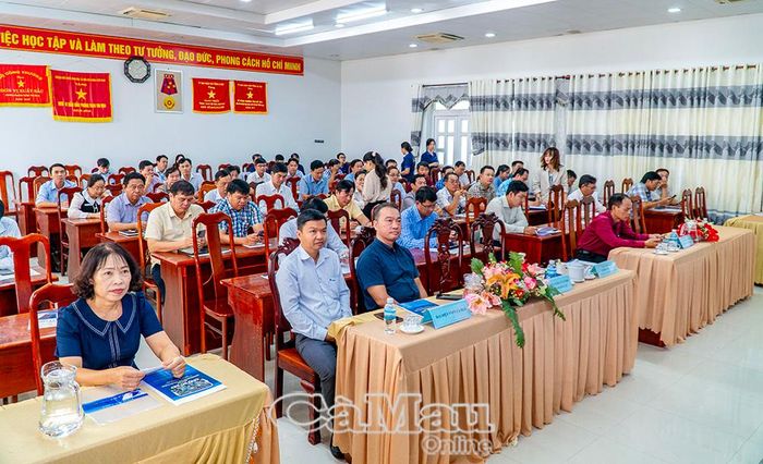 Các đại biểu tham dự hội nghị giới thiệu giải pháp “Chợ số” do Sở Công Thương tỉnh Cà Mau phối hợp tổ chức.