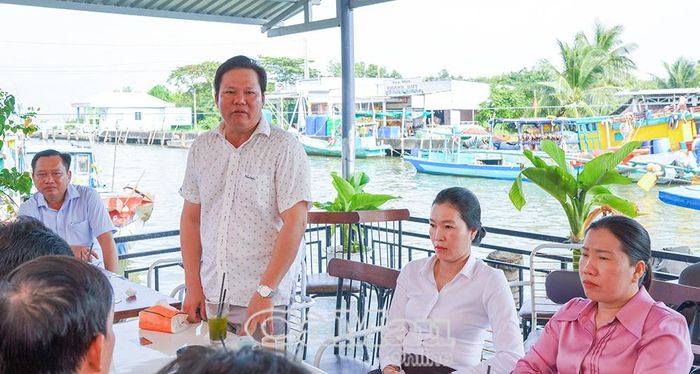 Các doanh nghiệp, hộ kinh doanh nêu kiến nghị với chính quyền địa phương.