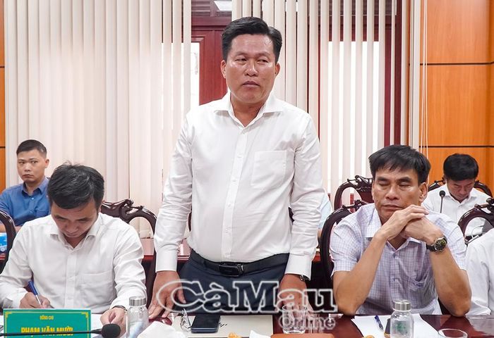 Ông Lâm Thái Hậu, Chi cục trưởng Chi cục Quản lý đất đai, phát biểu về việc phân cấp, phân quyền trong giải quyết hồ sơ, thủ tục đất đai tại các địa phương.