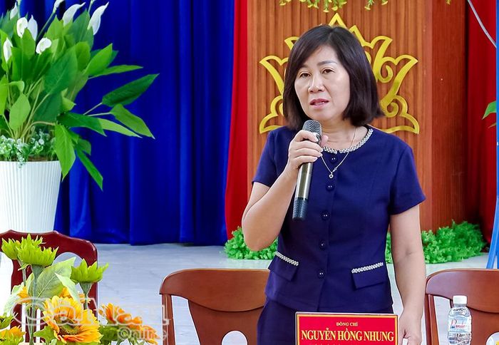 Phó Giám đốc Sở GD&ĐT tỉnh Nguyễn Hồng Nhung nhấn mạnh, công tác quản lý, thực hiện các khoản thu dịch vụ giáo dục phải bảo đảm đúng quy định, công khai, minh bạch và quyền lợi của học sinh.