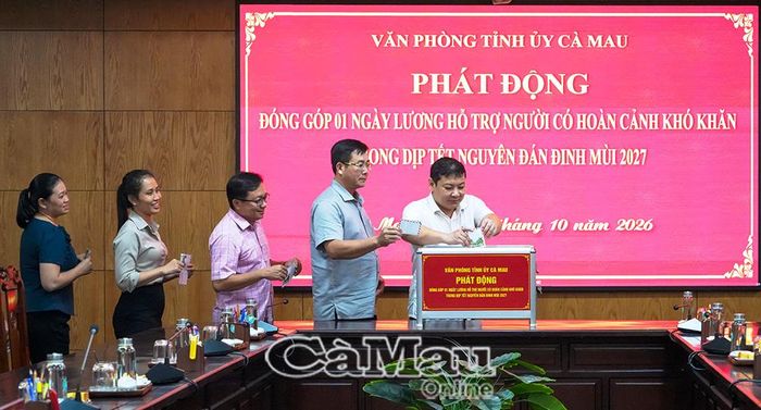 Cán bộ, công chức, viên chức, người lao động Văn phòng Tỉnh uỷ, Nhà khách Minh Hải và Công ty TNHH MTV Tân Hải trực thuộc Văn phòng Tỉnh uỷ tham gia đóng góp.