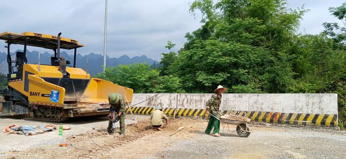 Thiếu nhân công xây dựng đang đặt ra thách thức rất lớn cho các dự án trọng điểm. Ảnh: N.Lộc
