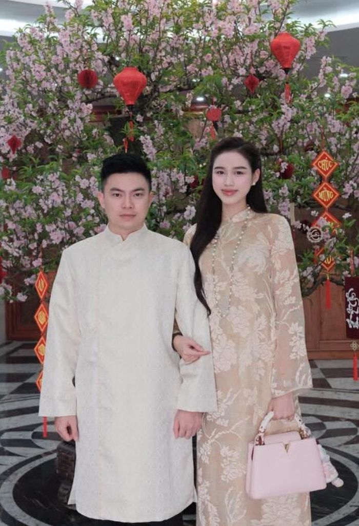 Nàng hậu và chồng - doanh nhân Viết Vương