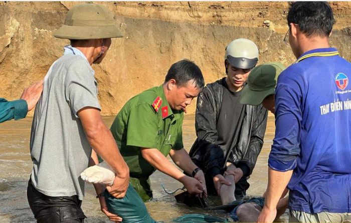 Nạn nhân đã được bàn giao cho gia đình. Ảnh: CA.