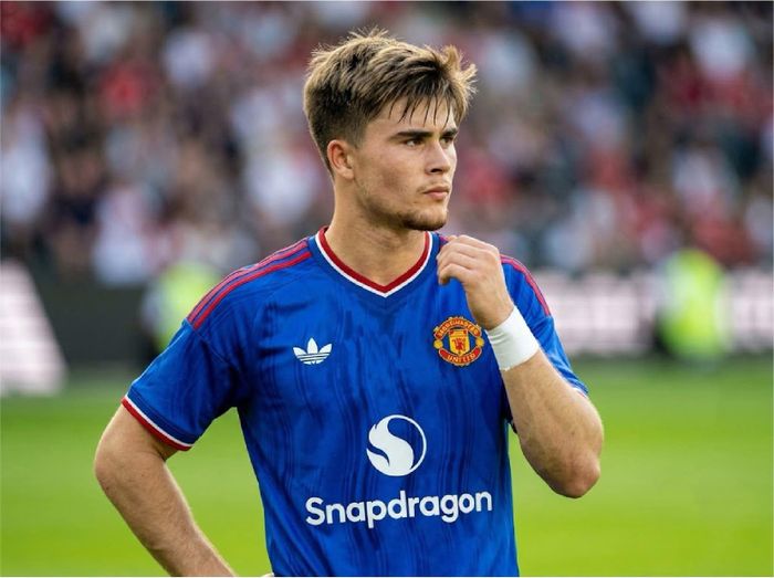 Harry Amass tiếp tục gắn bó với Manchester United đến năm 2028