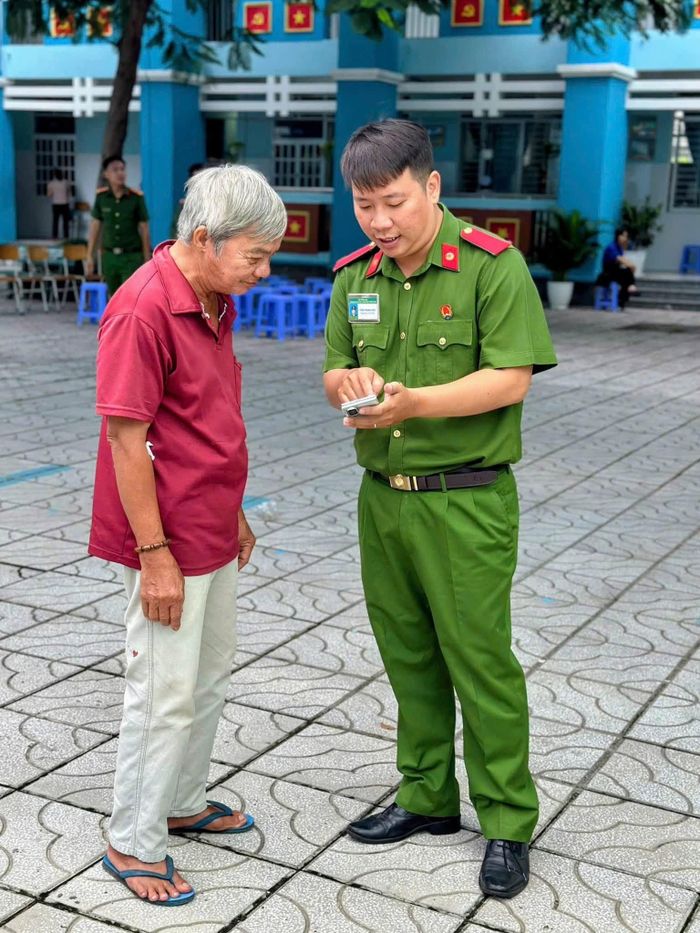 CBCS hỗ trợ người cao tuổi tiếp cận các tiện ích công nghệ số
