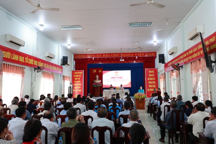 Quang cảnh hội nghị tiếp xúc cử tri