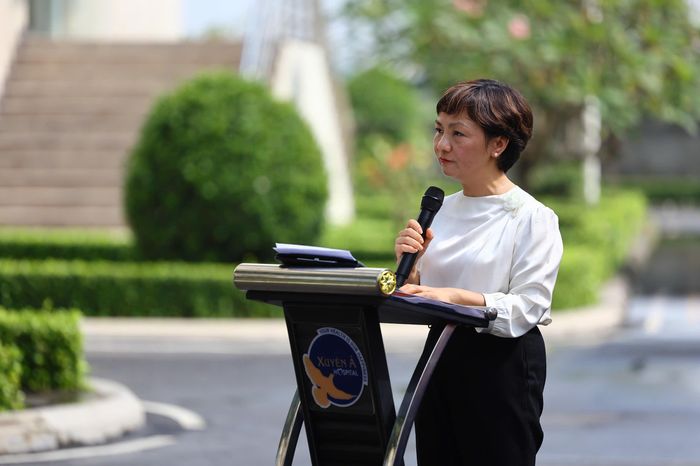 Bà Huỳnh Bích Liên, Phó TGĐ Điều hành Hệ thống BVĐK Xuyên Á paht1 biểu tại buổi diễn tập.