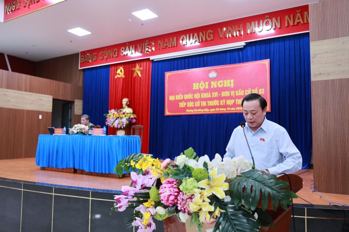 Đại biểu Quốc hội Lê Văn Khảm phát biểu tại hội nghị 