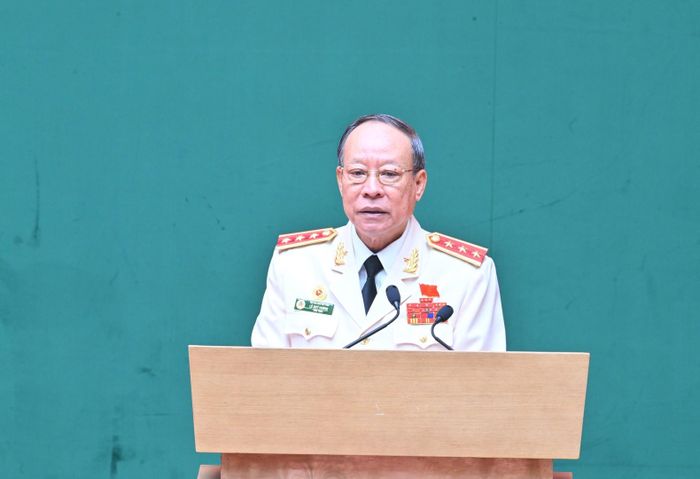 Thượng tướng Lê Quý Vương Chủ tịch Hội Cựu CAND Việt Nam phát biểu khai mạc phiên thứ nhất