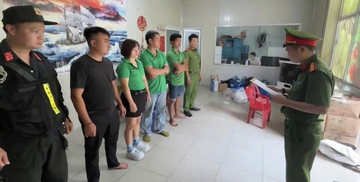 Các đối tượng liên quan đường dây phân bón giả.