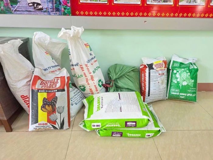  Tang vật phân bón giả bị thu giữ. 