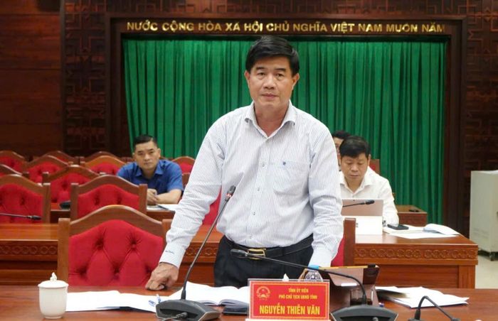  Phó Chủ tịch UBND tỉnh Nguyễn Thiên Văn phát biểu tại cuộc họp. 