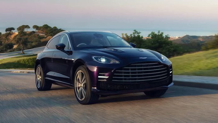 Aston DBX GT hướng tới sự sang trọng hơn là thể thao.