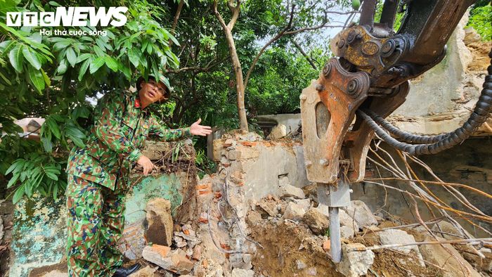Công việc tháo dỡ các lô cốt, công trình kể trên do lực lượng thuộc Bộ Chỉ huy Quân sự TP Huế đảm nhiệm trong thời gian từ 30/7 đến 30/9. Tổng kinh phí tháo dỡ hơn 30 tỷ đồng.