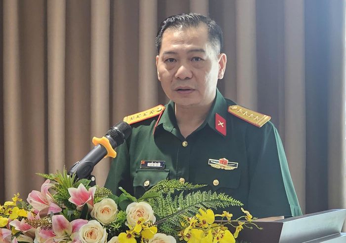 Đại tá Nguyễn Văn Hữu thông tin tại hội nghị.