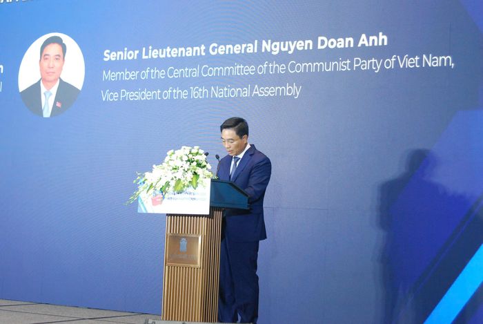 Ông Nguyễn Doãn Anh phát biểu.