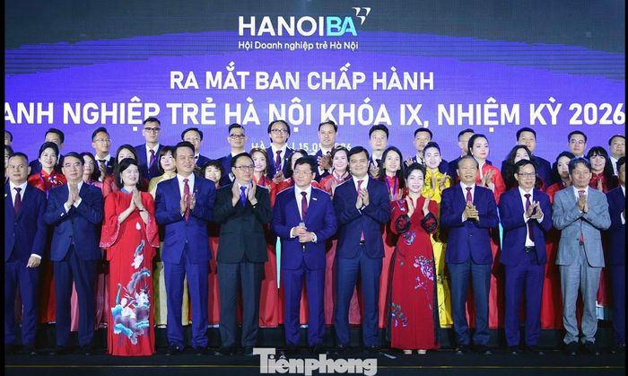 Ban Chấp hành Hội Doanh nghiệp trẻ Hà Nội khoá IX. Ảnh: Báo Tiền phong.