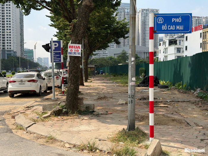 Tương tự, tình trạng lấn chiếm vỉa hè làm nơi dừng đỗ phương tiện trên phố Xuân Tảo đã được xử lý (ảnh chụp chiều ngày 1-10). Ảnh: Ngọc Tú.
