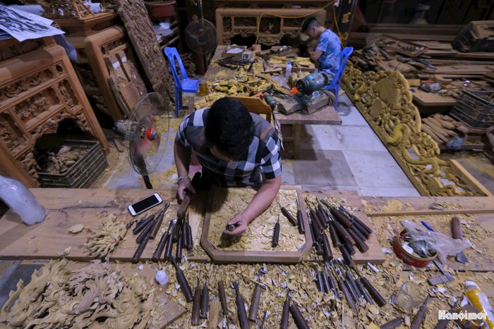Không chỉ mang giá trị nghệ thuật, làng nghề điêu khắc, sơn mỹ nghệ Sơn Đồng còn là trụ cột kinh tế vững chắc của địa phương. Hiện làng nghề có gần 700 hộ gia đình và 10 doanh nghiệp sản xuất, giải quyết việc làm cho hơn 4.000 lao động tại chỗ. Doanh thu hằng năm của làng nghề đạt trên 1.000 tỷ đồng, mang lại thu nhập bình quân ấn tượng từ 130 - 140 triệu đồng/người/năm cho người dân nông thôn.