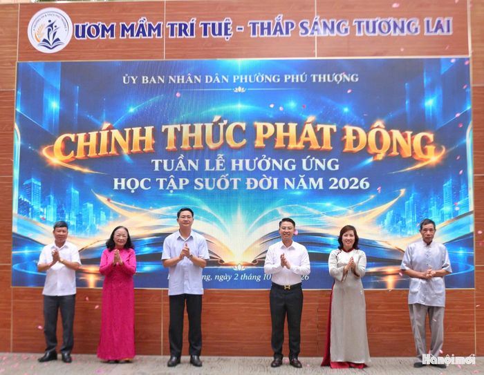 Các đại biểu phát động Tuần lễ hưởng ứng học tập suốt đời năm 2026. Ảnh: Cao Kỳ