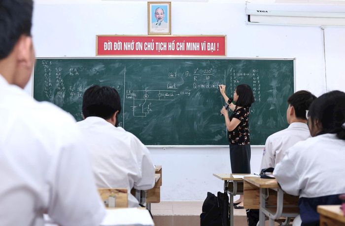 Cô và trò Trường THPT Đoàn Kết - Hai Bà Trưng trong một giờ học. Ảnh: Thanh Tùng