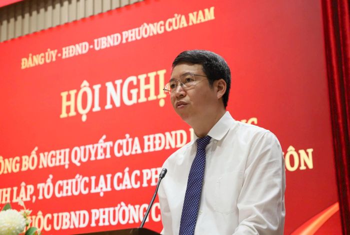Bí thư Đảng ủy, Chủ tịch HĐND phường Cửa Nam Nguyễn Hoàng Trường phát biểu tại hội nghị. Ảnh: PV