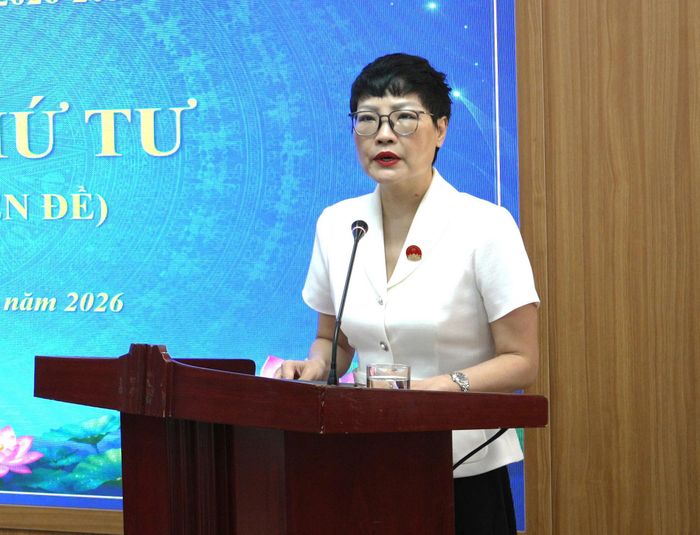 Bí thư Đảng ủy, Chủ tịch HĐND phường Kim Liên Hoàng Thị Phương Ngọc phát biểu chỉ đạo tại kỳ họp. Ảnh: PV