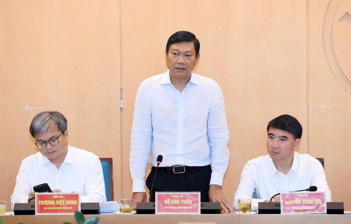 Phó Chủ tịch UBND thành phố Đỗ Anh Tuấn phát biểu. Ảnh: Viết Thành