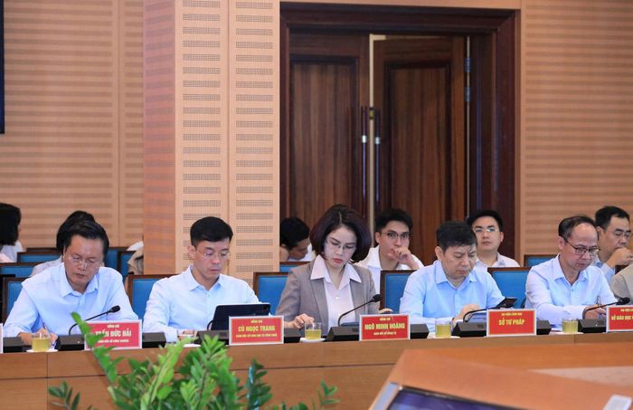 Các đại biểu tham dự phiên họp tập thể UBND thành phố tháng 10: Ảnh: Viết Thành