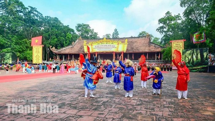 Trình diễn nghệ thuật truyền thống tại lễ hội. Ảnh: Báo và PTTH Thanh Hóa