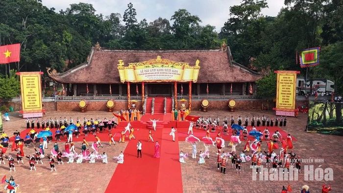 Phần hội diễn ra với các chương trình nghệ thuật đặc sắc. Ảnh: Báo và PTTH Thanh Hóa
