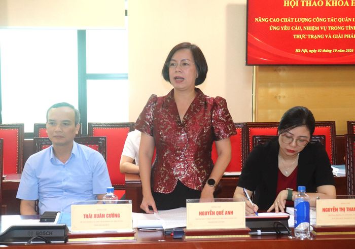 Phó Bí thư Thường trực Đảng ủy phường Giảng Võ (Hà Nội) Nguyễn Quế Anh tham luận tại hội thảo. Ảnh: PV