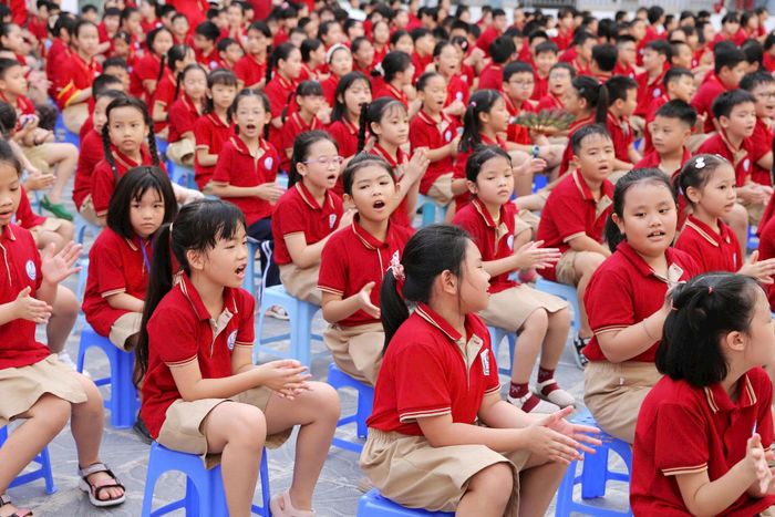 Học sinh Trường Tiểu học và THCS Phương Liệt tham dự buổi lễ. Ảnh: PL