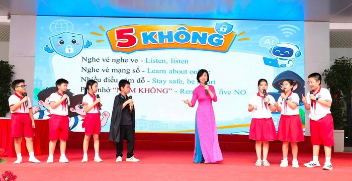 Kịch tuyên truyền: "Biệt đội nhí và những thử thách trên không gian số" của cô trò Trường Tiểu học Khương Mai. Ảnh: PL