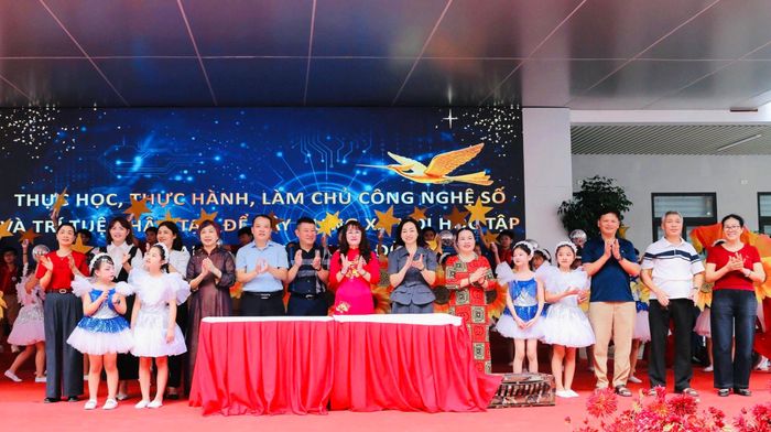 Đại biểu, các nhà trường, nhân dân, học sinh hưởng ứng Tuần lễ học tập suốt đời 2026 trên địa bàn phường Phương Liệt. Ảnh:PL