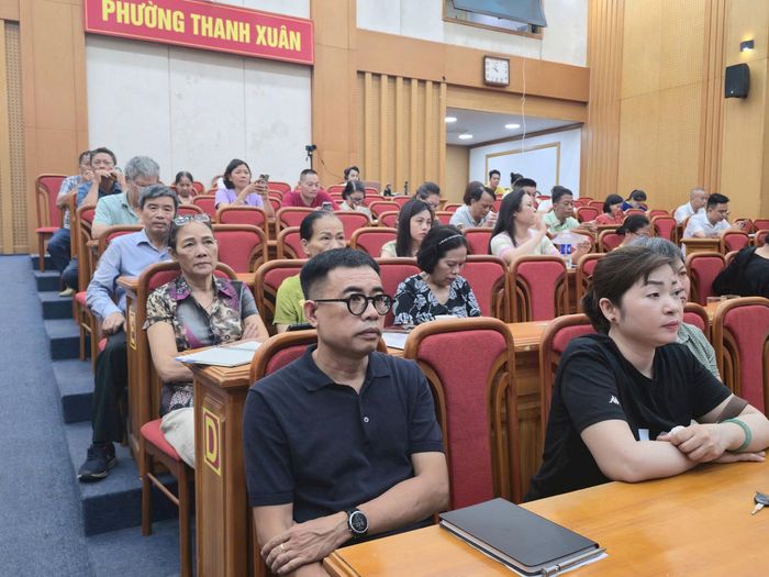 Đông đảo hộ kinh doanh, doanh nghiệp nhỏ và vừa trên địa bàn phường Thanh Xuân tham dự hội nghị hỗ trợ chuyển đổi số. Ảnh: Tùng Lâm