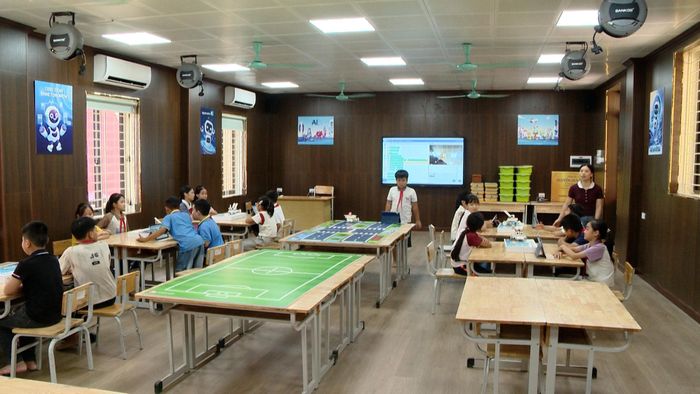 Phòng STEM được đưa vào sử dụng, giúp học sinh làm quen với công nghệ số. Ảnh: PV
